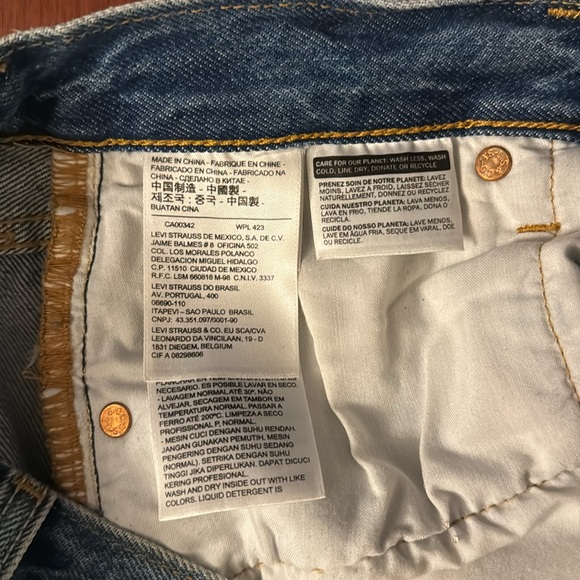 🚫SOLD🚫 Levi's Deconstructed Denim Mini Skirt in Hole in One - Picture 5 of 5